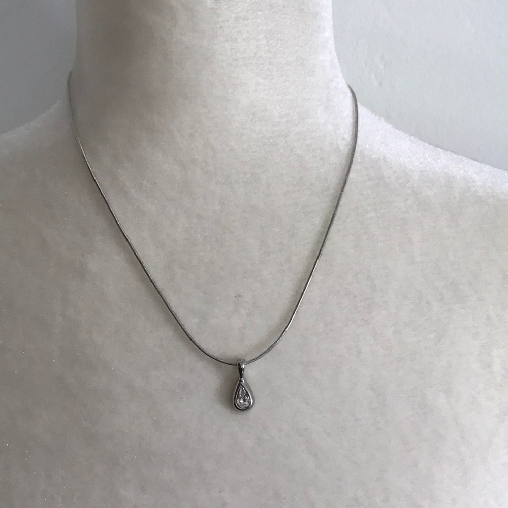 Silver pendant necklace with gem